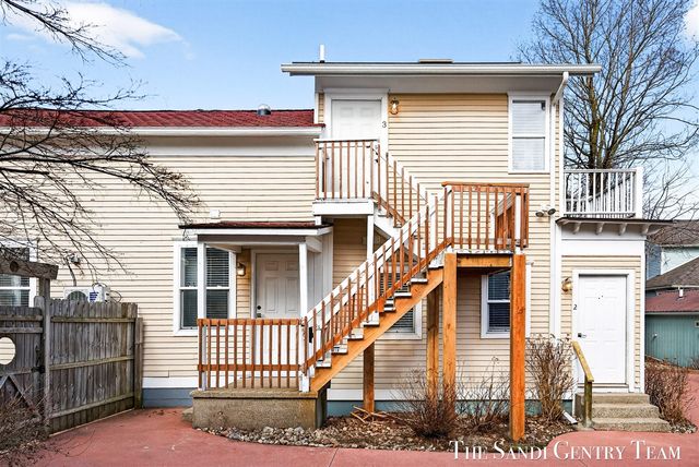 209 Clinton Avenue, Grand Haven, MI 49417