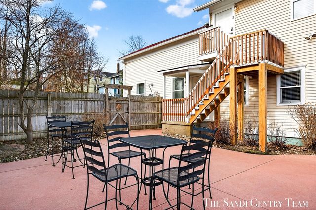 209 Clinton Avenue, Grand Haven, MI 49417