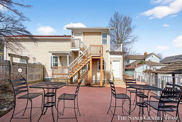 209 Clinton Avenue, Grand Haven, MI 49417