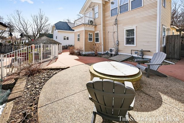 209 Clinton Avenue, Grand Haven, MI 49417