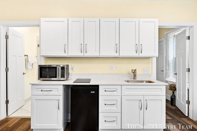 209 Clinton Avenue, Grand Haven, MI 49417