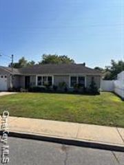 5 Oceanview Avenue, Valley Stream, NY 11581
