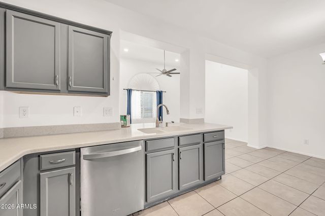 8414 W VERNON Avenue, Phoenix, AZ 85037