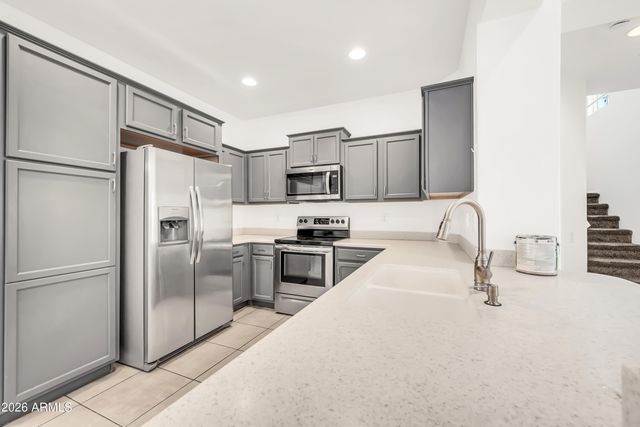 8414 W VERNON Avenue, Phoenix, AZ 85037
