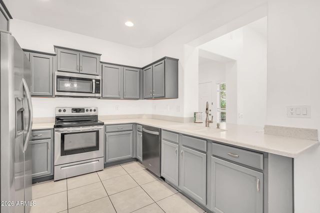 8414 W VERNON Avenue, Phoenix, AZ 85037