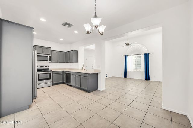 8414 W VERNON Avenue, Phoenix, AZ 85037