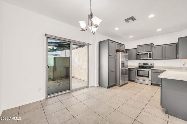 8414 W VERNON Avenue, Phoenix, AZ 85037