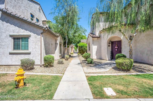 8414 W VERNON Avenue, Phoenix, AZ 85037