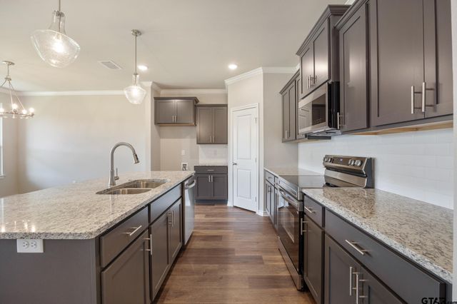 302 Driftwood Way, Whitehouse, TX 75791