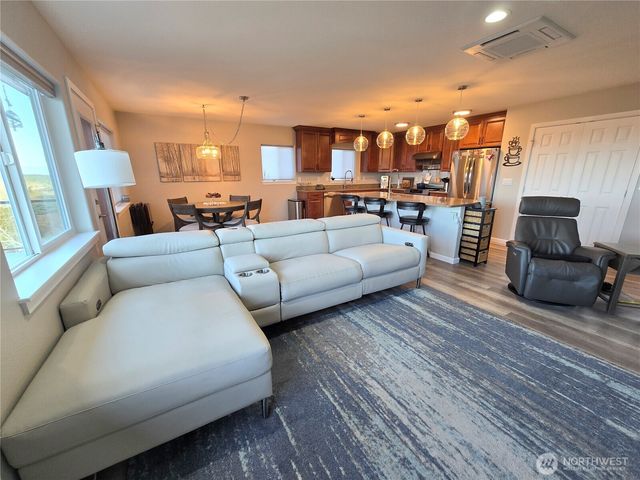 40 Topaz Way, Sequim, WA 98382