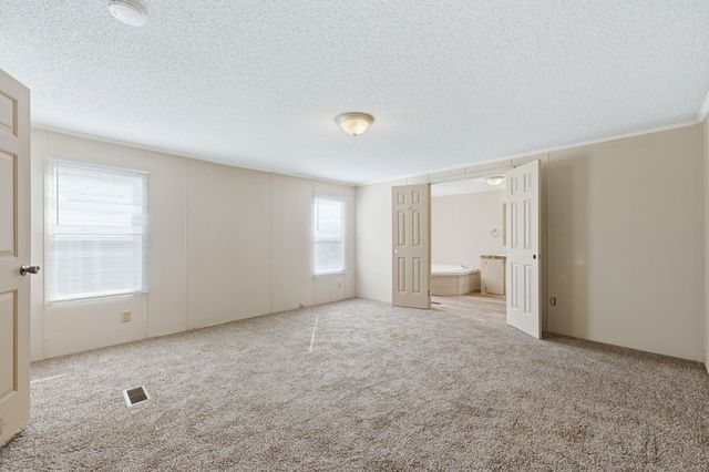 818 W 81st St S, Haysville, KS 67060