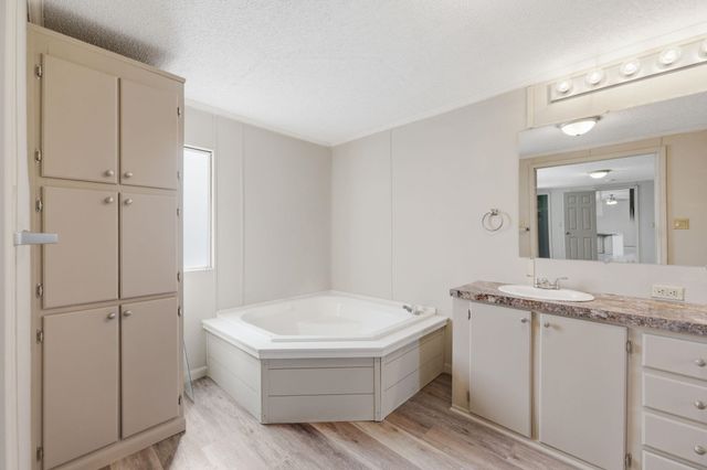 818 W 81st St S, Haysville, KS 67060