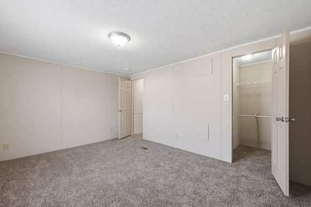 818 W 81st St S, Haysville, KS 67060