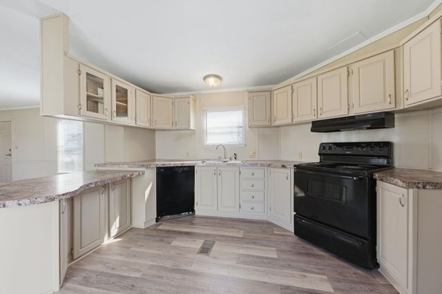 818 W 81st St S, Haysville, KS 67060