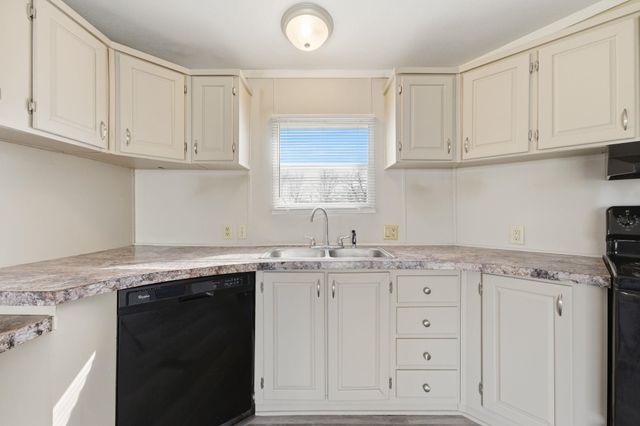 818 W 81st St S, Haysville, KS 67060