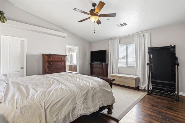 11385 Trinity Road, Oak Hills, CA 92344