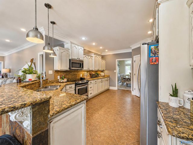 2311 Amberly Lane, Decatur, AL 35603