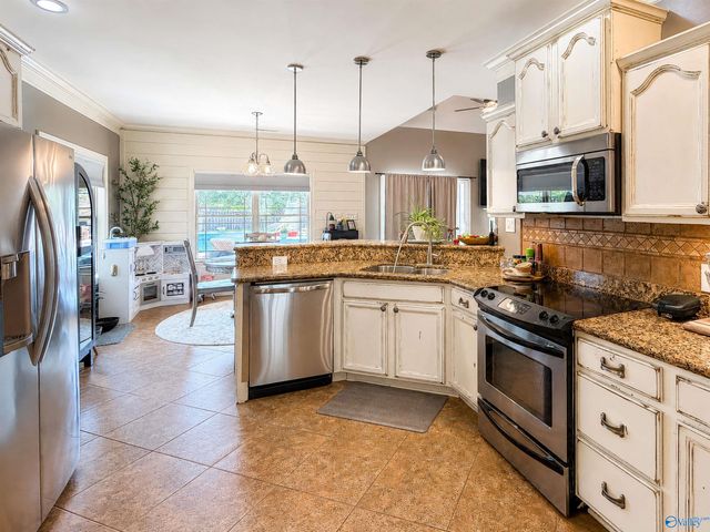 2311 Amberly Lane, Decatur, AL 35603