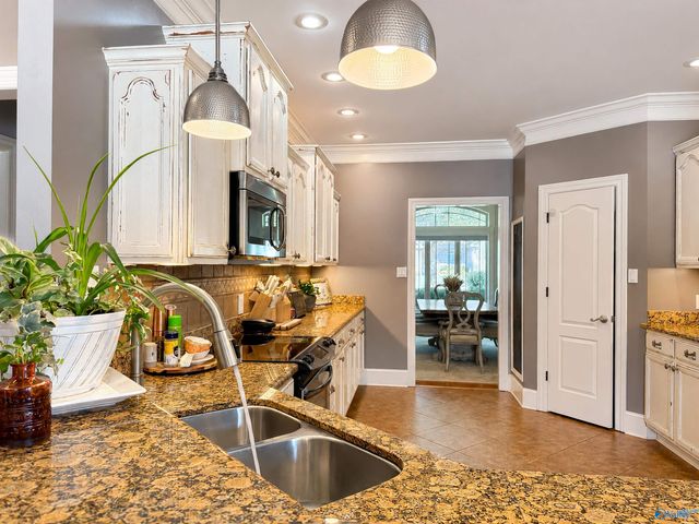 2311 Amberly Lane, Decatur, AL 35603