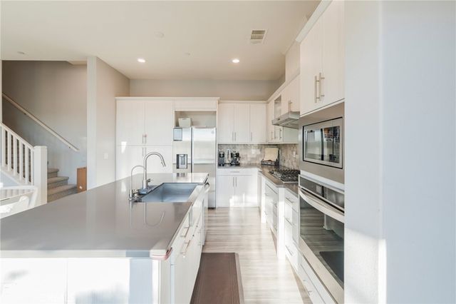 102 Spectacle, Irvine, CA 92618