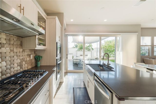 102 Spectacle, Irvine, CA 92618