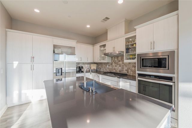 102 Spectacle, Irvine, CA 92618