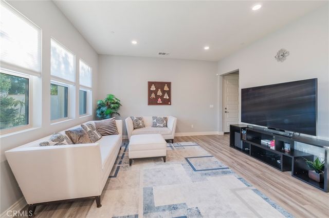 102 Spectacle, Irvine, CA 92618