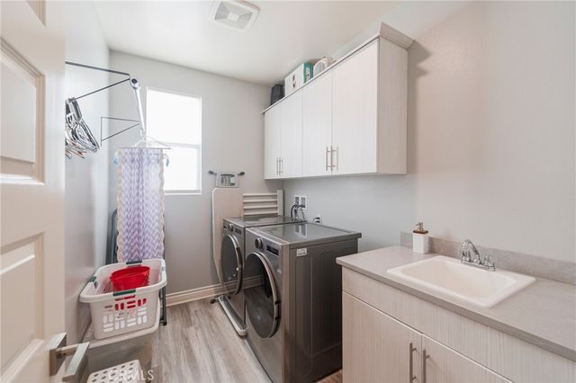 102 Spectacle, Irvine, CA 92618