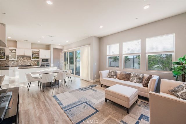 102 Spectacle, Irvine, CA 92618