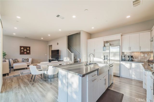 102 Spectacle, Irvine, CA 92618