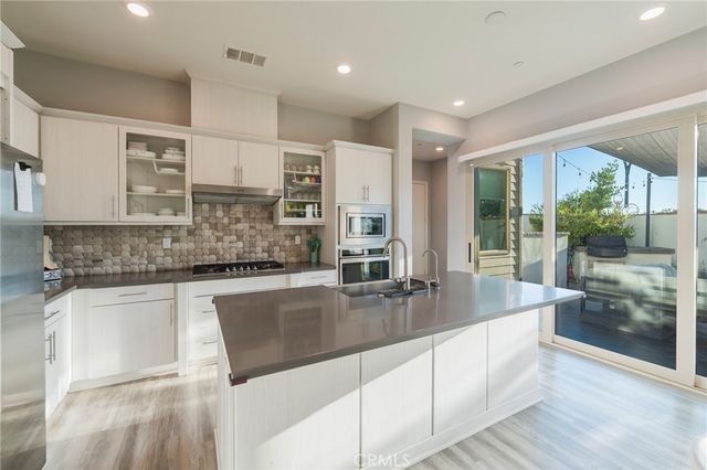 102 Spectacle, Irvine, CA 92618