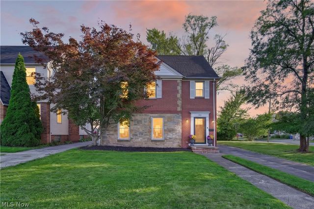 3582 Raymont Boulevard, University Heights, OH 44118