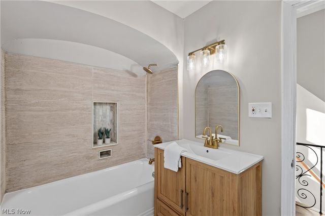 3582 Raymont Boulevard, University Heights, OH 44118