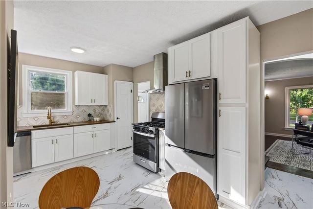 3582 Raymont Boulevard, University Heights, OH 44118