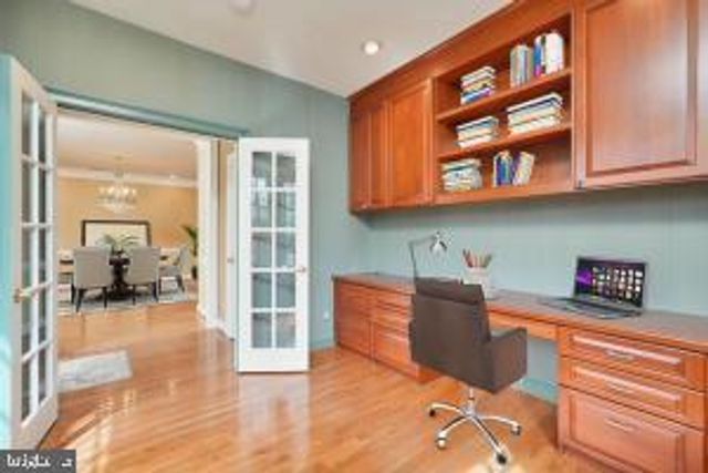 300 LISA OAKS WAY, Rockville, MD 20850