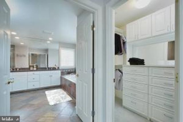 300 LISA OAKS WAY, Rockville, MD 20850