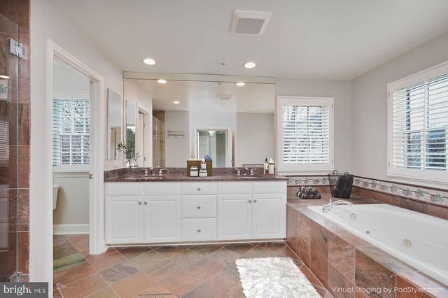 300 LISA OAKS WAY, Rockville, MD 20850