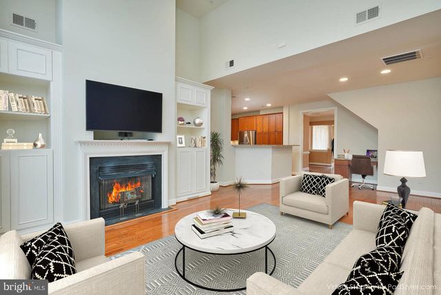 300 LISA OAKS WAY, Rockville, MD 20850