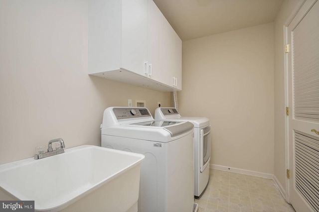 300 LISA OAKS WAY, Rockville, MD 20850