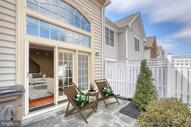 300 LISA OAKS WAY, Rockville, MD 20850