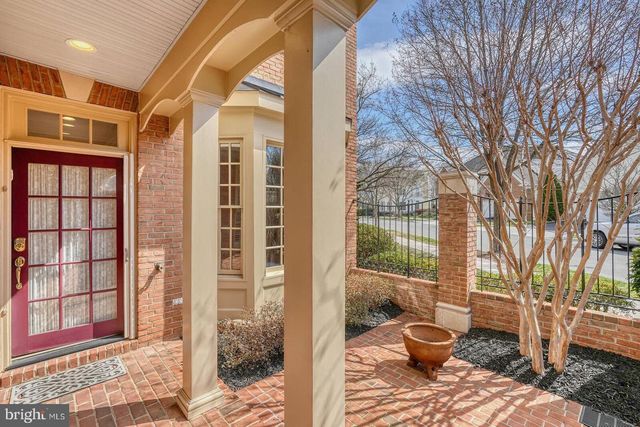 300 LISA OAKS WAY, Rockville, MD 20850