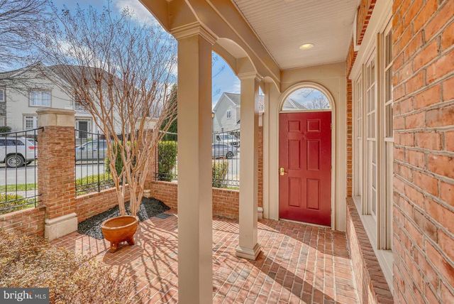 300 LISA OAKS WAY, Rockville, MD 20850