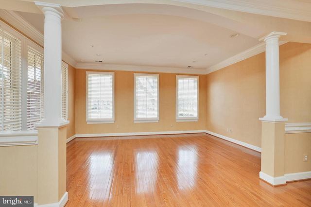 300 LISA OAKS WAY, Rockville, MD 20850