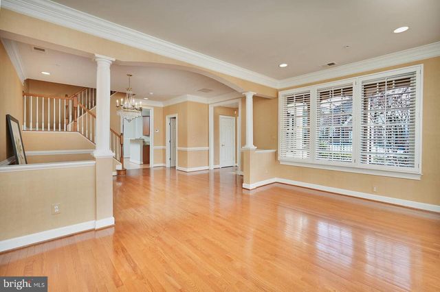 300 LISA OAKS WAY, Rockville, MD 20850