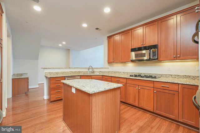 300 LISA OAKS WAY, Rockville, MD 20850