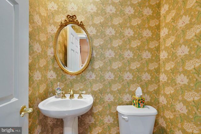 300 LISA OAKS WAY, Rockville, MD 20850