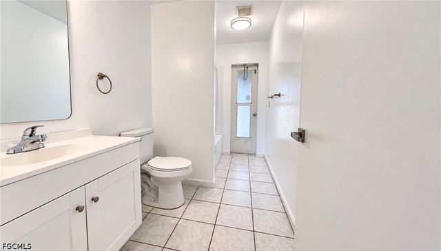 302 SE 1st PL, Cape Coral, FL 33990