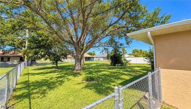302 SE 1st PL, Cape Coral, FL 33990