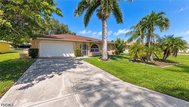 302 SE 1st PL, Cape Coral, FL 33990