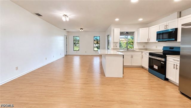 302 SE 1st PL, Cape Coral, FL 33990
